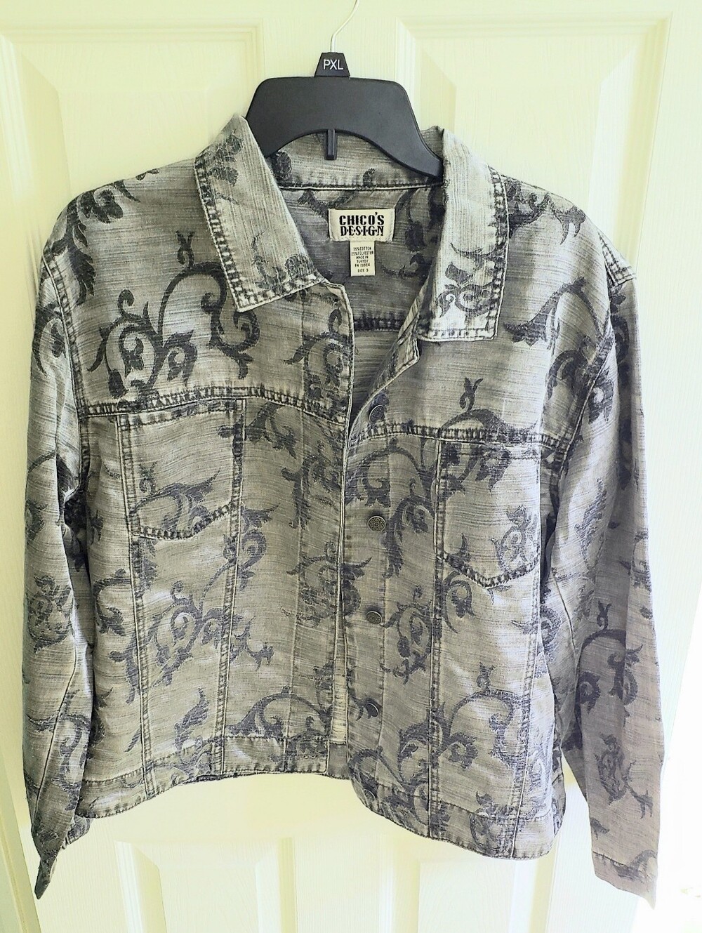 Chico's Design Vintage Grey/ Black Floral Scroll Tapestry Five-button Jacket-EUC